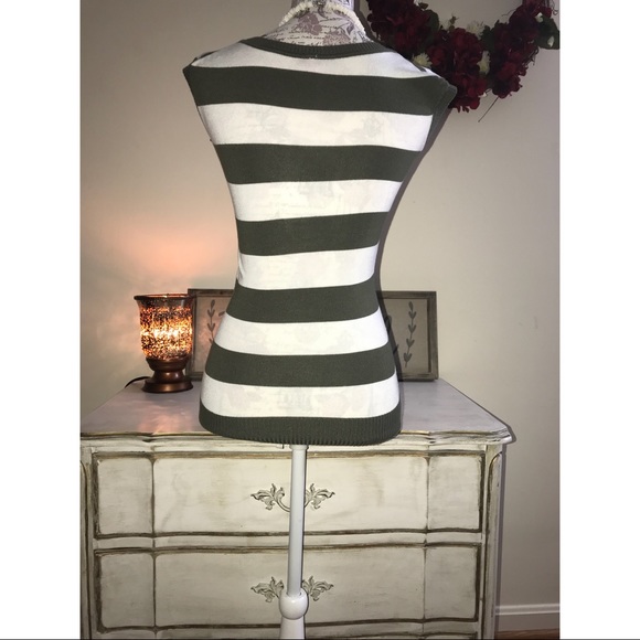 Top - Picture 3 of 4